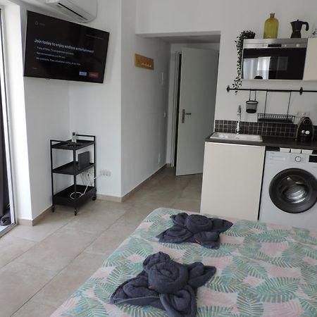 Begonia City Center Apartment 230 By Namaste Elite ตอร์เรโมลิโนส ภายนอก รูปภาพ