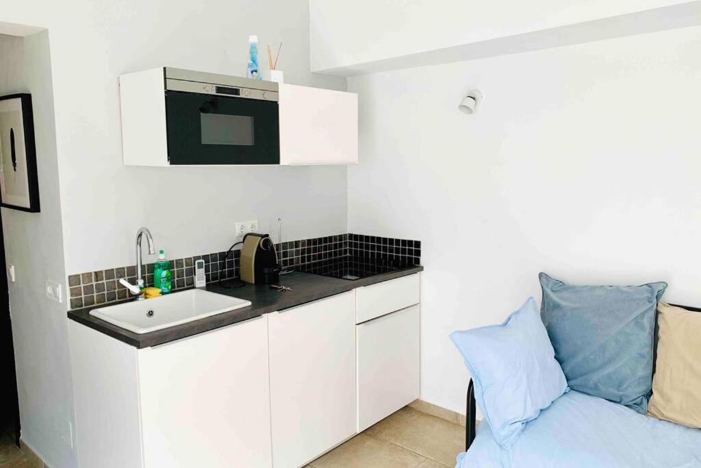 Begonia City Center Apartment 230 By Namaste Elite ตอร์เรโมลิโนส ภายนอก รูปภาพ