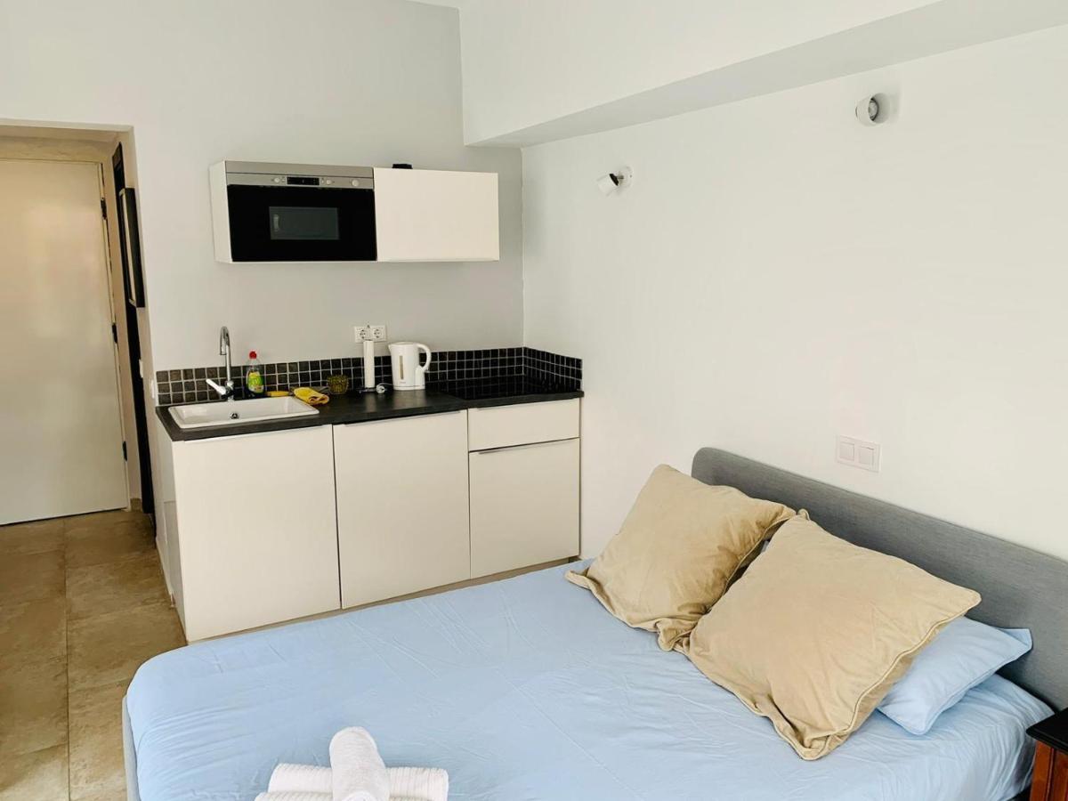 Begonia City Center Apartment 230 By Namaste Elite ตอร์เรโมลิโนส ภายนอก รูปภาพ