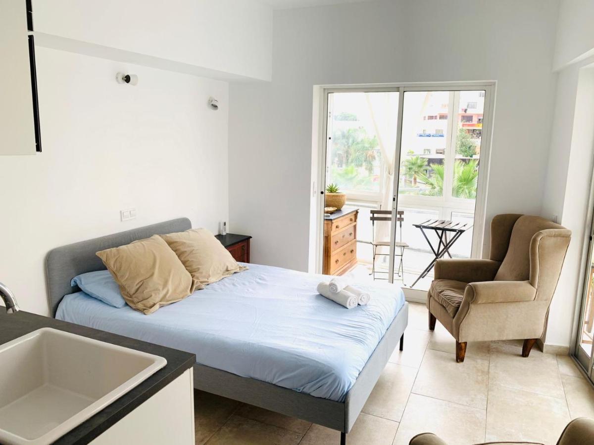 Begonia City Center Apartment 230 By Namaste Elite ตอร์เรโมลิโนส ภายนอก รูปภาพ