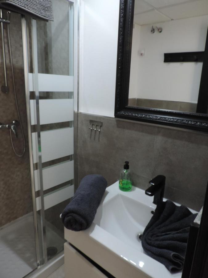 Begonia City Center Apartment 230 By Namaste Elite ตอร์เรโมลิโนส ภายนอก รูปภาพ